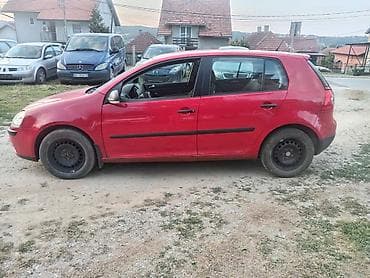 gumeni opanci cena: Volkswagen Golf V – hečbek, 5 vrata, crvena boja. Motor TDI dizel — 2