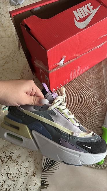 Nove ne odgovara velicina 38 na lalafo.rs Nove ne odgovara velicina 38