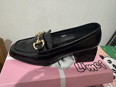 Ženske poluduboke mokasine na petu – crne, model 9076, veličina 36 -