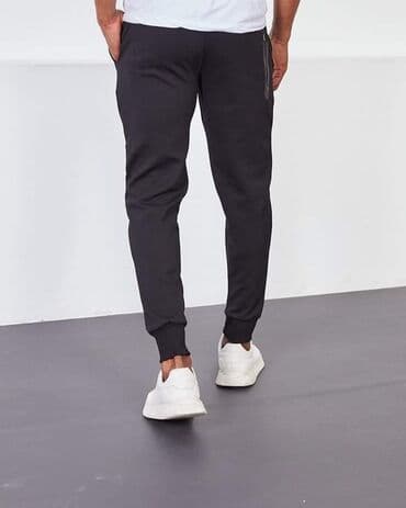 original tech fleece cena: NIKE TECH FLEECE Donji deo trenerke Cena 2300 dinara Veličine S M L — 2
