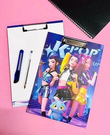 dunjice za kolica: A4 tablu sa klipsom (clipboard) dizajniranu sa temom K-pop grupa, koja — 3