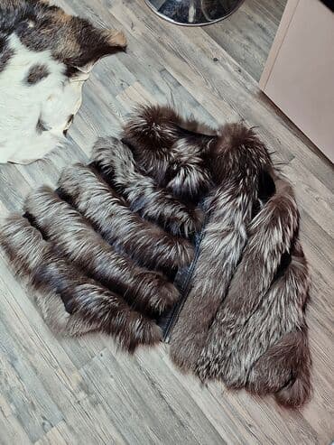 Ostala ženska odeća: Bundica/krznena jakna – model sa širokim kragnom i kraćim rukavima — 3