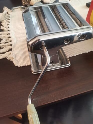 Furniture: Masina za pravljenje rezanaca rosfraj u kutiji par puta koristena jako — 4