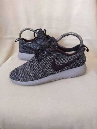 zenske patike n: NIKE original zenske patike br 38, koriscene kratko. Duzina — 7