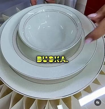 Elegantni set tanjira i činija od finog porcelana - Komplet za