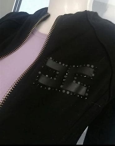 prstenje beograd: Ženska crna sportska jakna na rajsferšlus - Kroj: pripijena silueta — 2