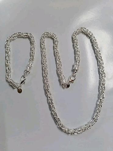 Ogrlica+narukvica
Cena:2800 din 
💋