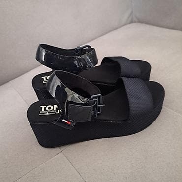 ulošci za pete: Tommy Jeans ženske sandale na platformu, crne. - Model: platform — 2