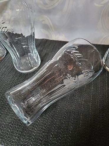 vakum posude: Case nove Coca Cola. Nove case sve na casama odsjaj od svetla — 8