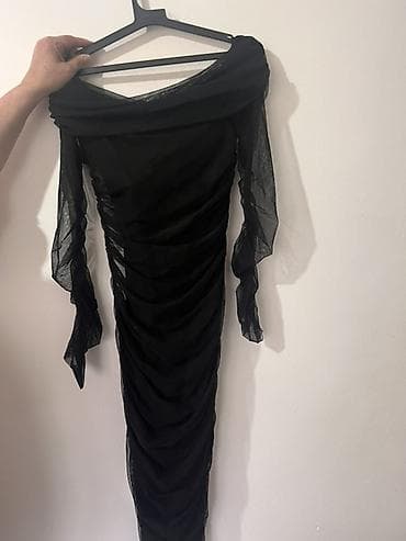 svecane suknje i bluze: Duga svečana haljina – 2 modela 1) Bordo haljina: - Gornji deo — 9