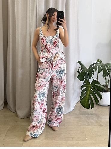 ✅Ženski komplet – top i pantalone sa cvetnim printom
✅2300 din 
✅S M L