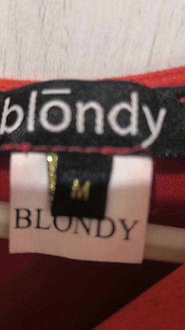 Skirts: Crvena mini haljina M vel sa V‑izrezom i kratkim, blago zvonastim — 5