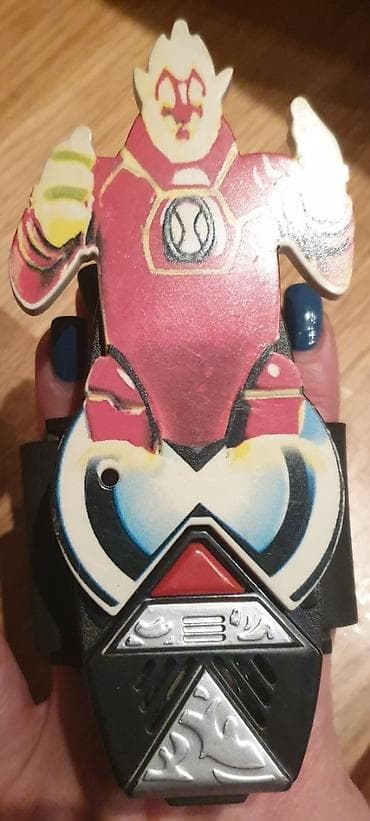 bermude sa dzepovima: BEN 10 kao sat narukvica poput omnitrix koje se nose oko ruke. Vatreni — 5