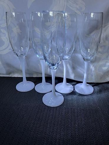 čaše za kuvano vino: Case,nove,vintaz za vino. Case za vino,sve na njima odsjaj od svetla — 7