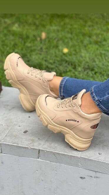 leon drvene klompe cena: Cena 4800din
Br 36-40 — 4