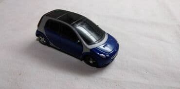 paklene ulice 5: Autic Smart Forfour oko 1:50(7,3 cm.)China plasticni malo izgreban — 1