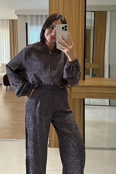 Ženska odeća: 🩶Komplet
Cena 6100
Vel.S m l
V55 — 6