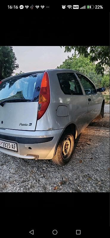 Prodaja automobila: Fiat Punto II, trovratni hečbek, siva metalik boja. Registarske — 3