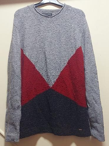 Džemper Roberto Sarto, dugih rukava, sa okruglim izrezom. Model u na lalafo.rs Džemper Roberto Sarto, dugih rukava, sa okruglim izrezom. Model u