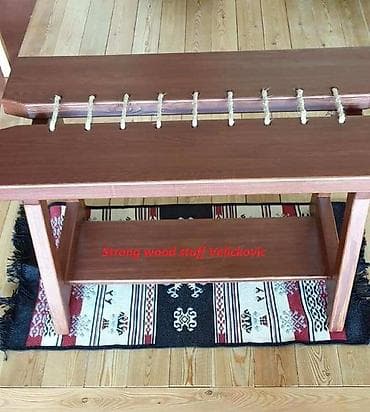 Stilski nameštaj: KLUB STO napravljen od lamiliranog drveta Sibirskog arisa. Boja — 2