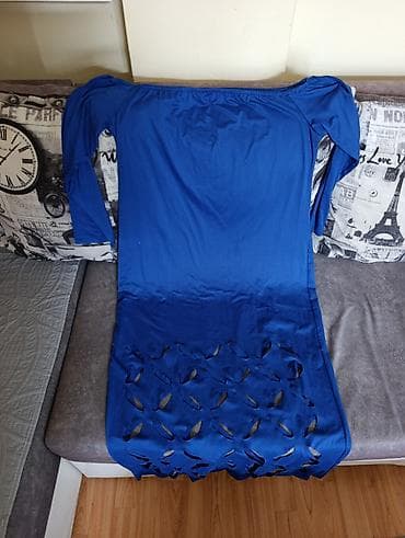 Plava haljina/tuš-kimono od laganog, elastičnog materijala. Model sa na lalafo.rs Plava haljina/tuš-kimono od laganog, elastičnog materijala. Model sa