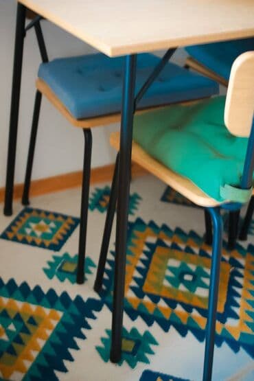 Sets of table and chairs: Cena seta: 9.995 RSD (moguća kupovina i odvojeno) Topao, skandinavski — 3