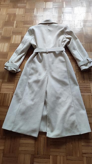 Muška odeća: Elegantni ženski kaput sa pojasom – boja slonovače (krem/bela). - — 5