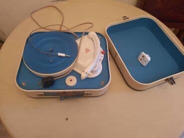 bas pojacala: Retro,stari mali gramofon u koferu. Simpatican mali gramofon,vise kao — 4
