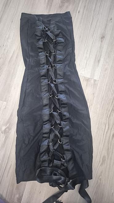 Crna haljina sa vezivanjem - Model: uska midi haljina sa efektom na lalafo.rs Crna haljina sa vezivanjem - Model: uska midi haljina sa efektom