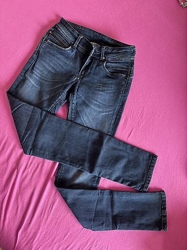 Pepe Jeans ženske farmerke - Model: ravne nogavice, srednji struk -