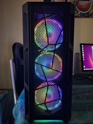 I5-11400/RX 6700XT-12GB/16GB DDR4/NVMe 512GB/HD 500GB Ispravan