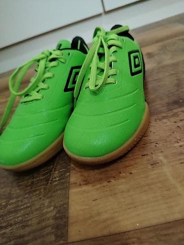 gumene cizme novi sad: Umbro futsal patike – fluorescentno zelene - Brend: Umbro - Model — 5