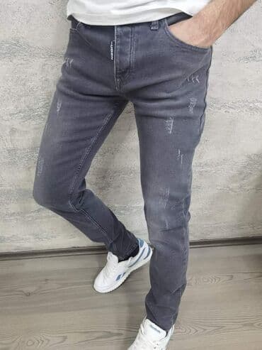 muške pidžame c a: JEANS FARMARICE TOP KVALITET Cena 3200 dinara Brojevi 40 Dzeparke — 8
