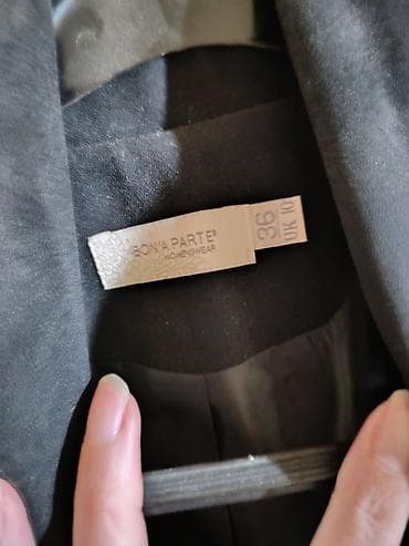 ogrlica sa biserima: Ženski prsluk – BON’A PARTE Womenswear - Boja: crna - Model: dug — 3