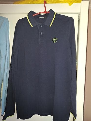 Prodajem 2 kosulje dugackih rukava,1 kratkih,duks oni su po 300 din