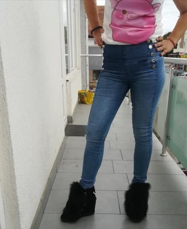 pantalone od vestacke koze: Farmerice extra model i kvalitet uvoz Turska br S-M novo — 7