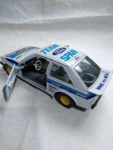 pločice i diskovi: Burago Ford Eskort, Italy, 1:24,fali 1 tocak,1 far i deo zadnjeg — 3