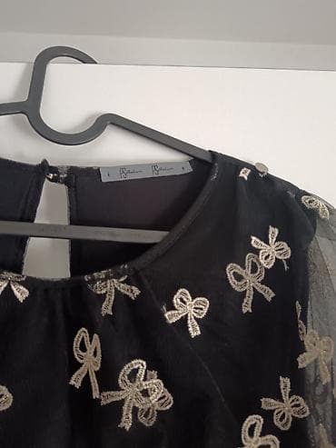 haljina s: Ps fashion Elegantna crna haljina sa zlatnim vezenim mašnama - Brend — 2