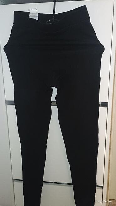 nike biciklisticke: Crne ženske pantalone sa elastičnim strukom i uskim nogavicama. Model — 6