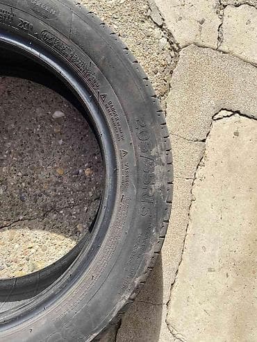 sila zatezanja: Gume Michelin 205 55 16
4 komada 
9 eurra komad — 3