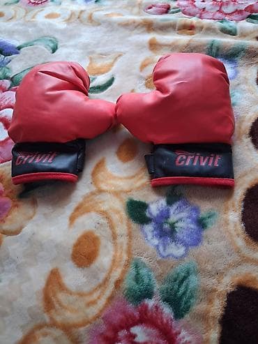 cute slike za crtanje: Bokserske rukavice Crivit – crveno/crna boja - Brend: Crivit (logo na — 1