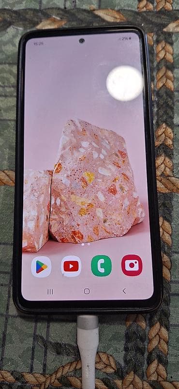 Mobile Phones: Samsung Galaxy A52 – 6.5" Super AMOLED ekran sa rupicom za prednju — 2