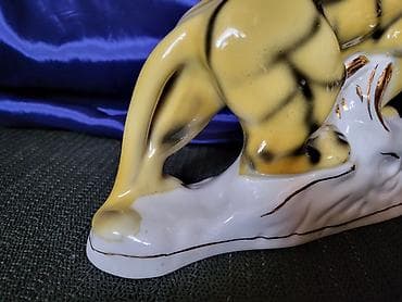 vt401 k: Figura lava,jugoporcelan Titov Veles iz 70ih.god. Porcelanska — 7