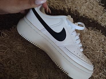 patike nike bele: Nike sportske patike – model sa povišenim đonom, bela boja sa crnim — 2