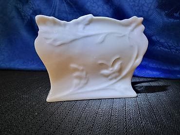 Porcelanski vintaz,nov drzac salveta. Stalak za salvete na lalafo.rs Porcelanski vintaz,nov drzac salveta. Stalak za salvete