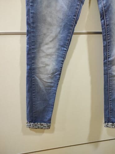 kompleti prsluk i pantalone: DFarmerke iz uvoza. Poluobim struka 35/41, dubina napred 17, duzina — 2