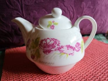 Čajnici: Bokalcic nov porcelanski. Bokal. Visina. 9cm. Duzina celog — 1