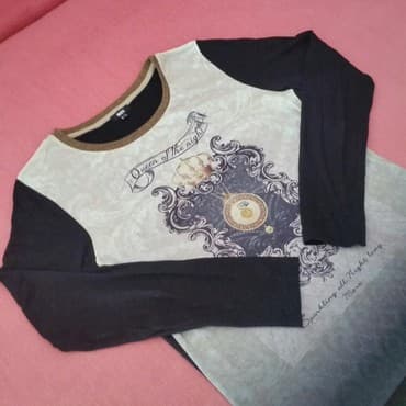 majice sa uv zaštitom: Marx majica, NOVO Prelepa majica sa detaljima u zlatnoj boji — 1