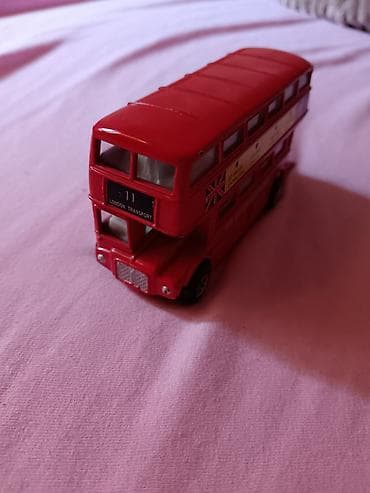 gde ima da se kupi dumpling igracka: Replika londonskog dabldeker autobusa u crvenoj boji, model linije 11 — 3