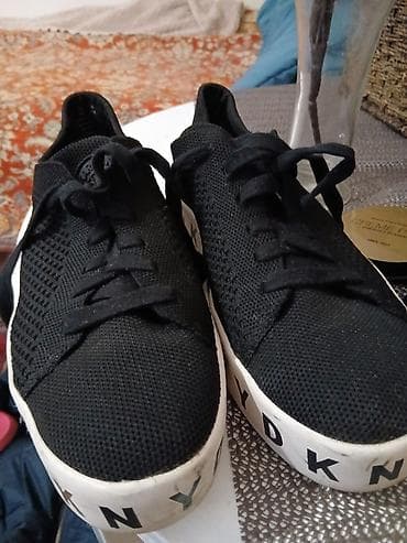 patike br 41: DKNY ženske patike – crne nekoliko puta obuvene ovogodisnji model - — 2